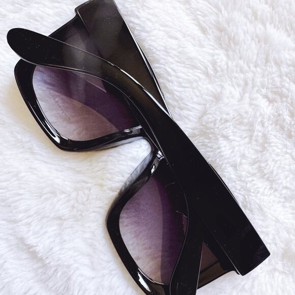 Liora Black Oversized Bold Sunglasses - Picture 12 of 13